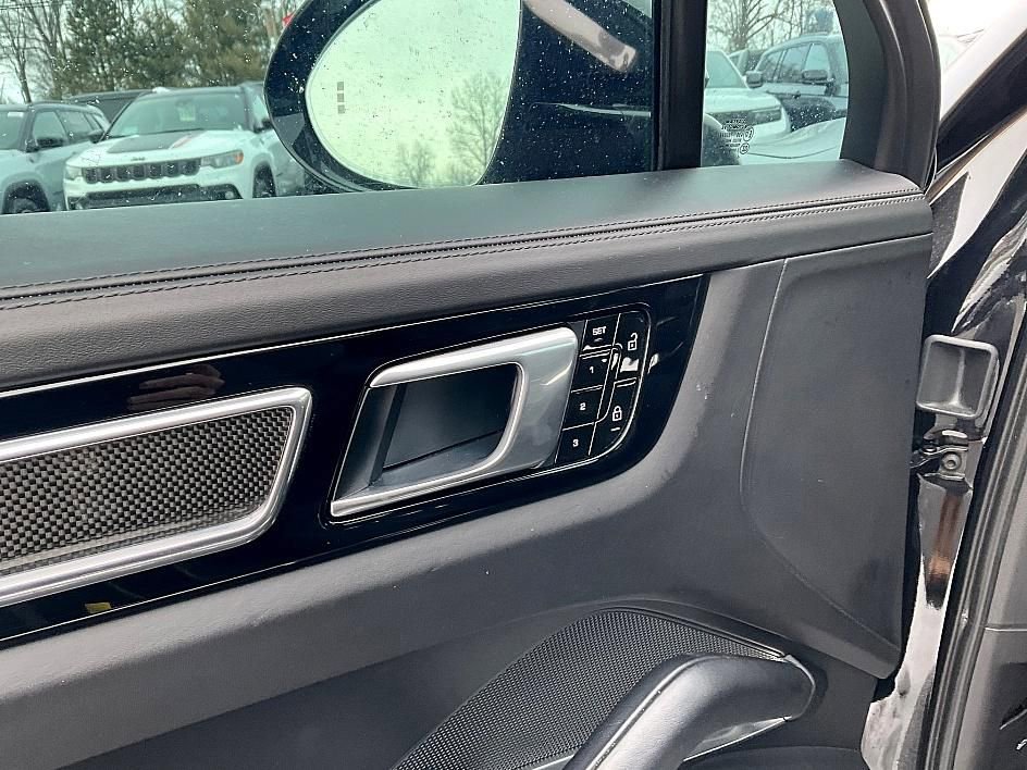 Used 2020 Porsche Cayenne Turbo S image 12