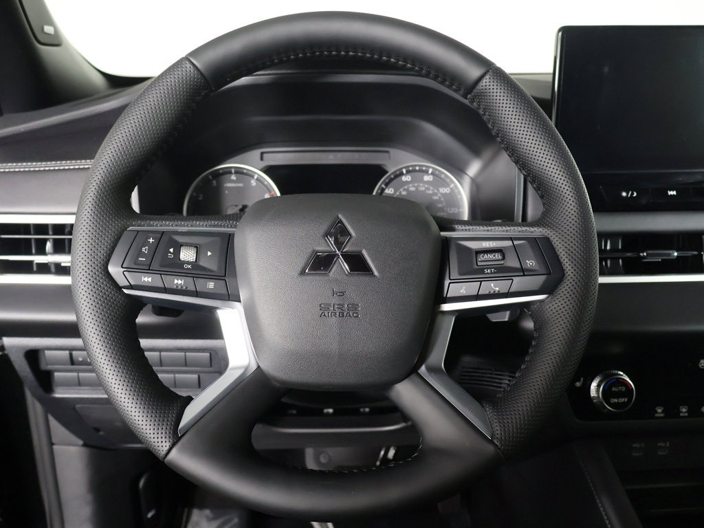 New 2026 Mitsubishi Outlander LE AWD/4WD image 36