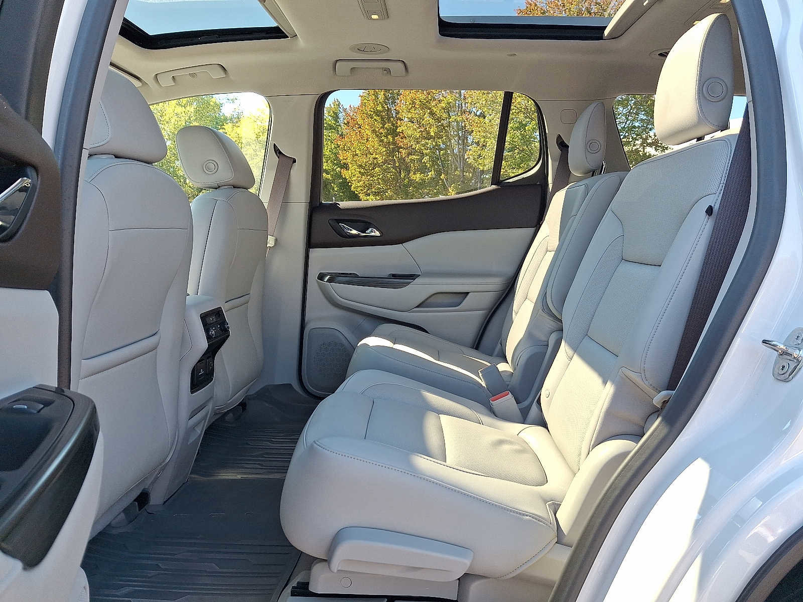 Used 2019 GMC Acadia SLT w/ LPO, Floor Liner Package image 12