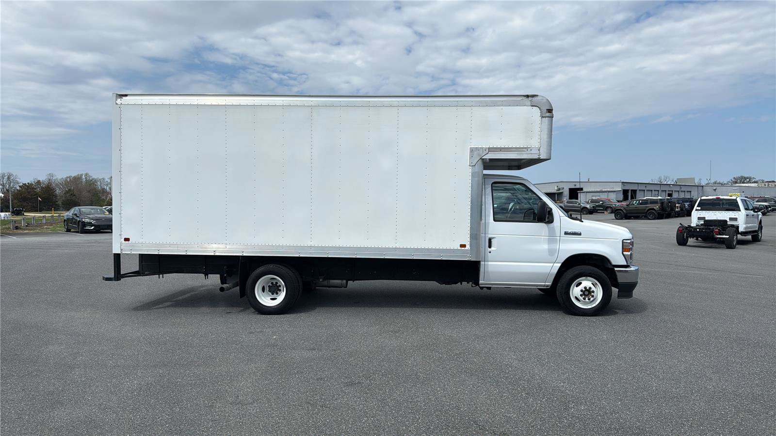 Used 2023 Ford E-450 and Econoline 450 Super Duty w/ Power Windows & Locks Group RWD image 7