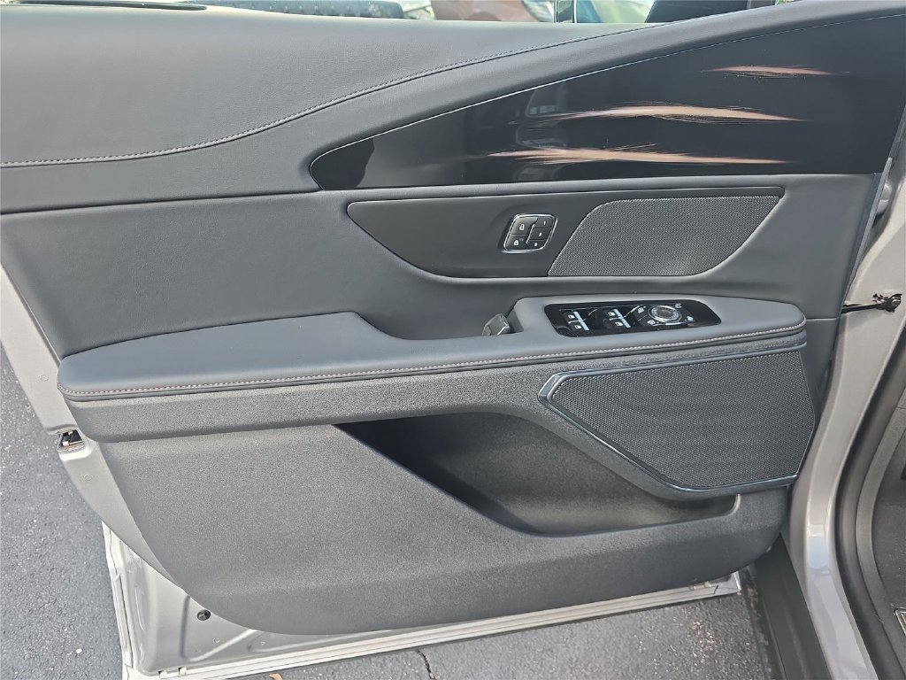 New 2026 Lincoln Nautilus Premier AWD/4WD image 12