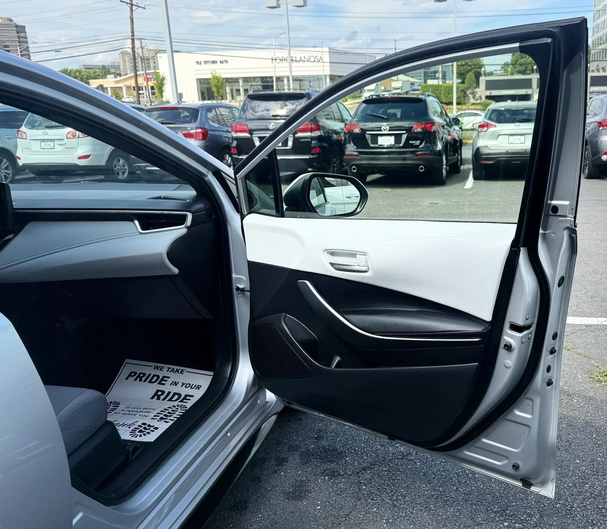 Used 2023 Toyota Corolla SE FWD image 31