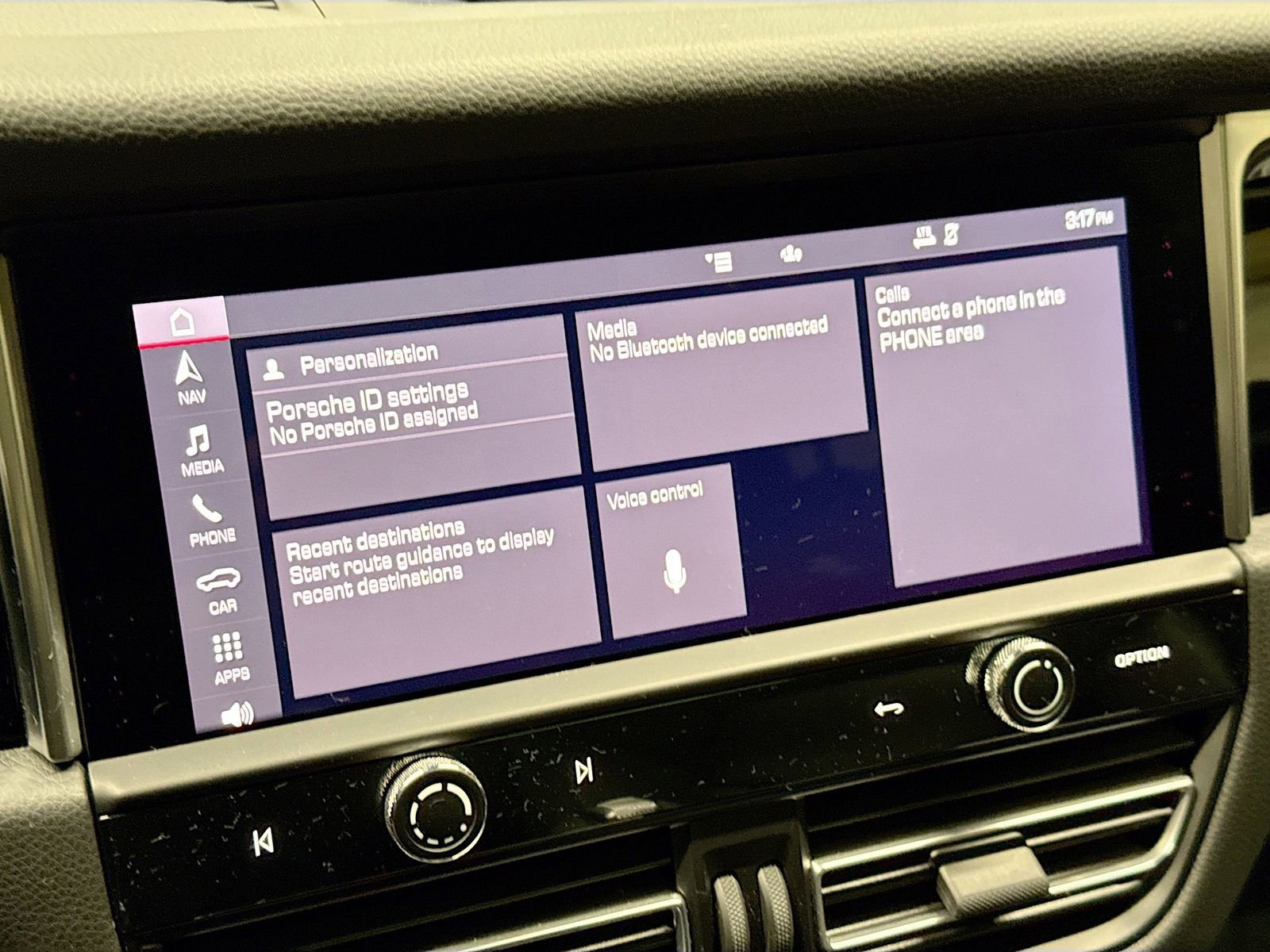 Used 2024 Porsche Macan image 16