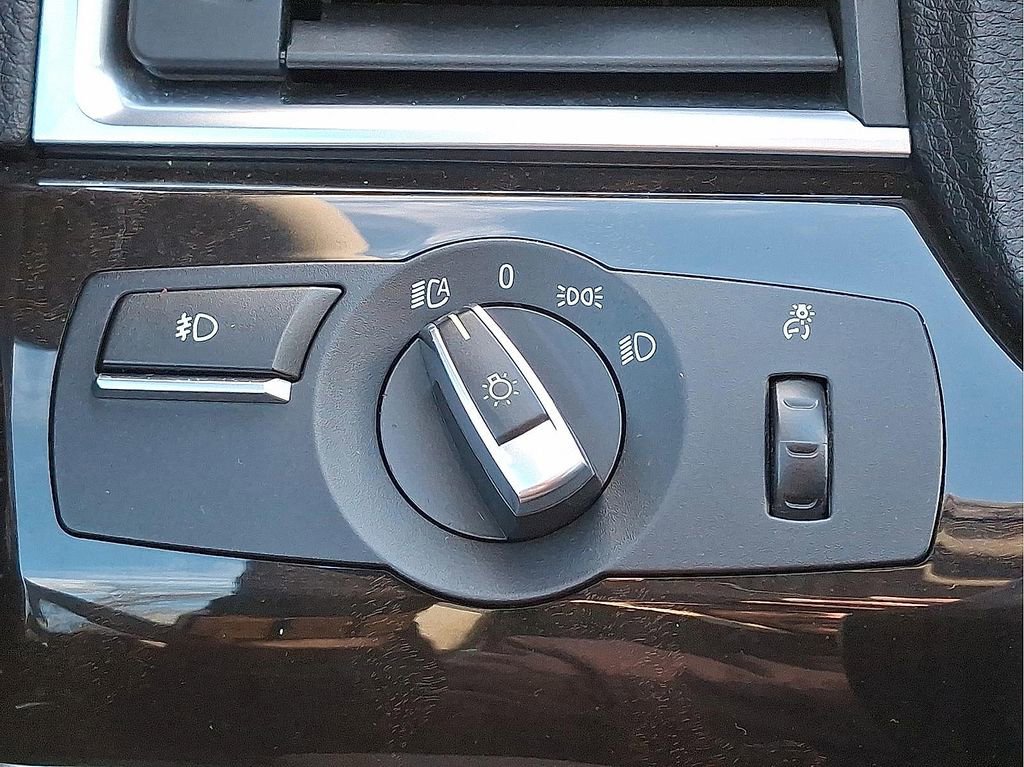 Used 2012 BMW 550i Gran Turismo xDrive image 22