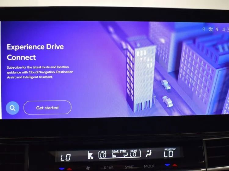 Used 2025 Toyota Sienna XLE image 31