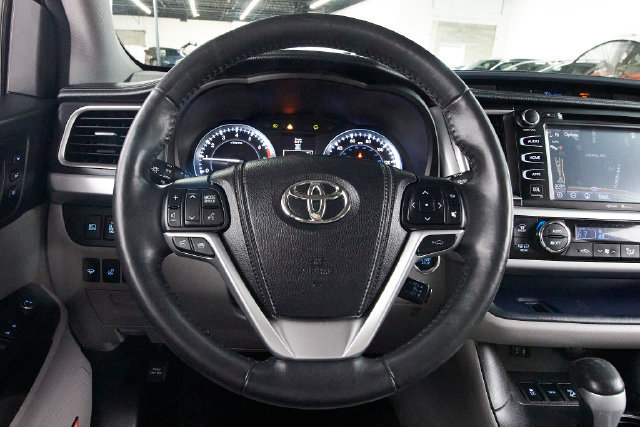 Used 2015 Toyota Highlander Limited Platinum AWD/4WD image 9