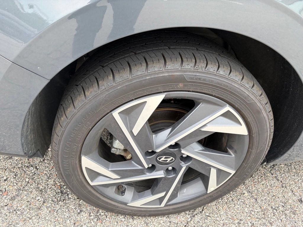 Used 2025 Hyundai Elantra SEL FWD image 13