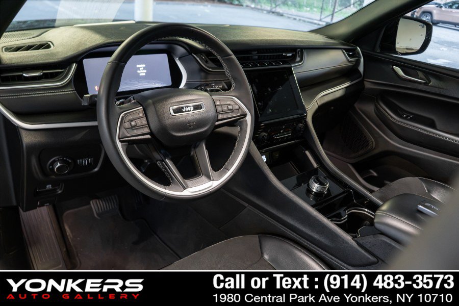 Used 2023 Jeep Grand Cherokee L Laredo AWD/4WD image 28