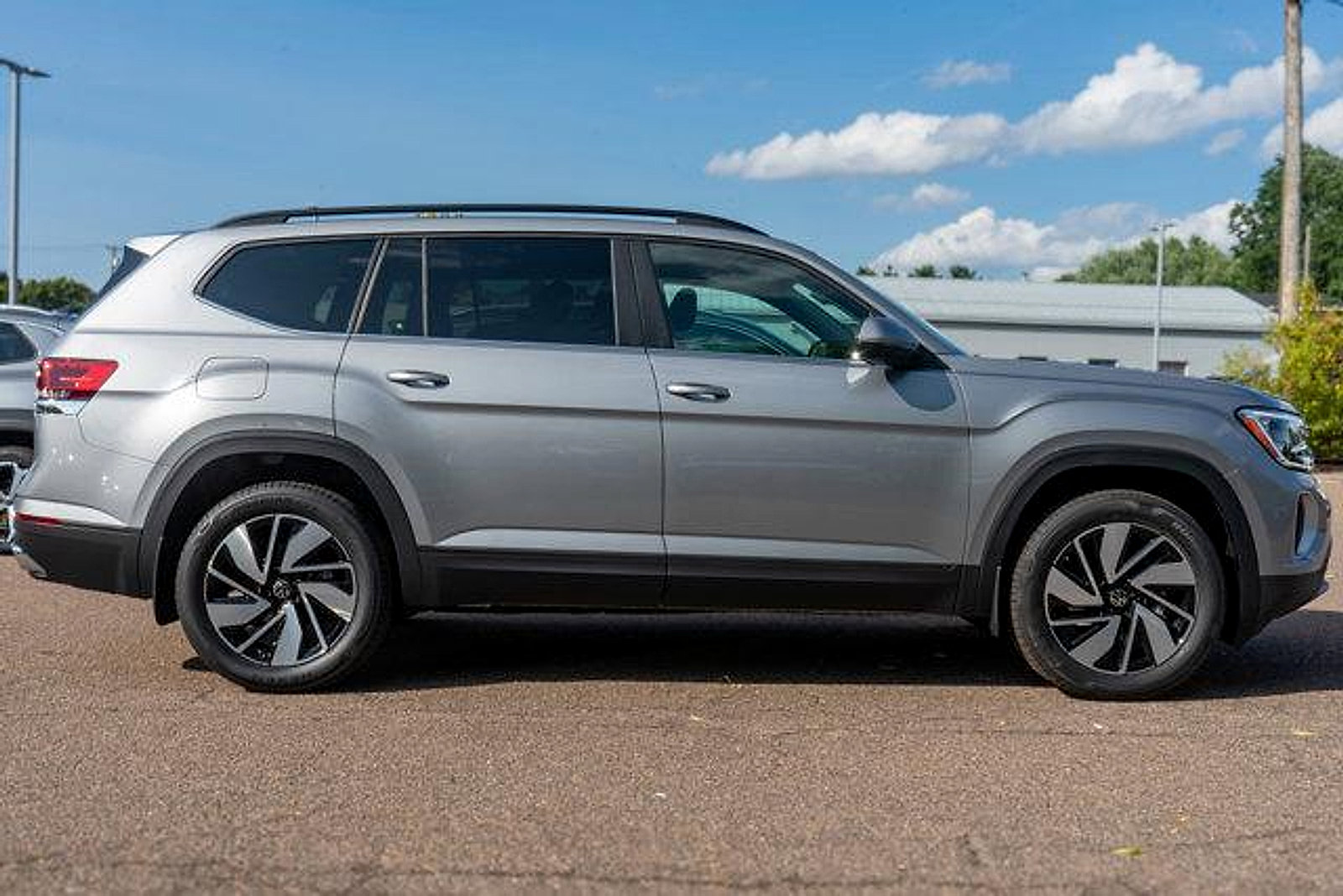 New 2026 Volkswagen Atlas SE image 8