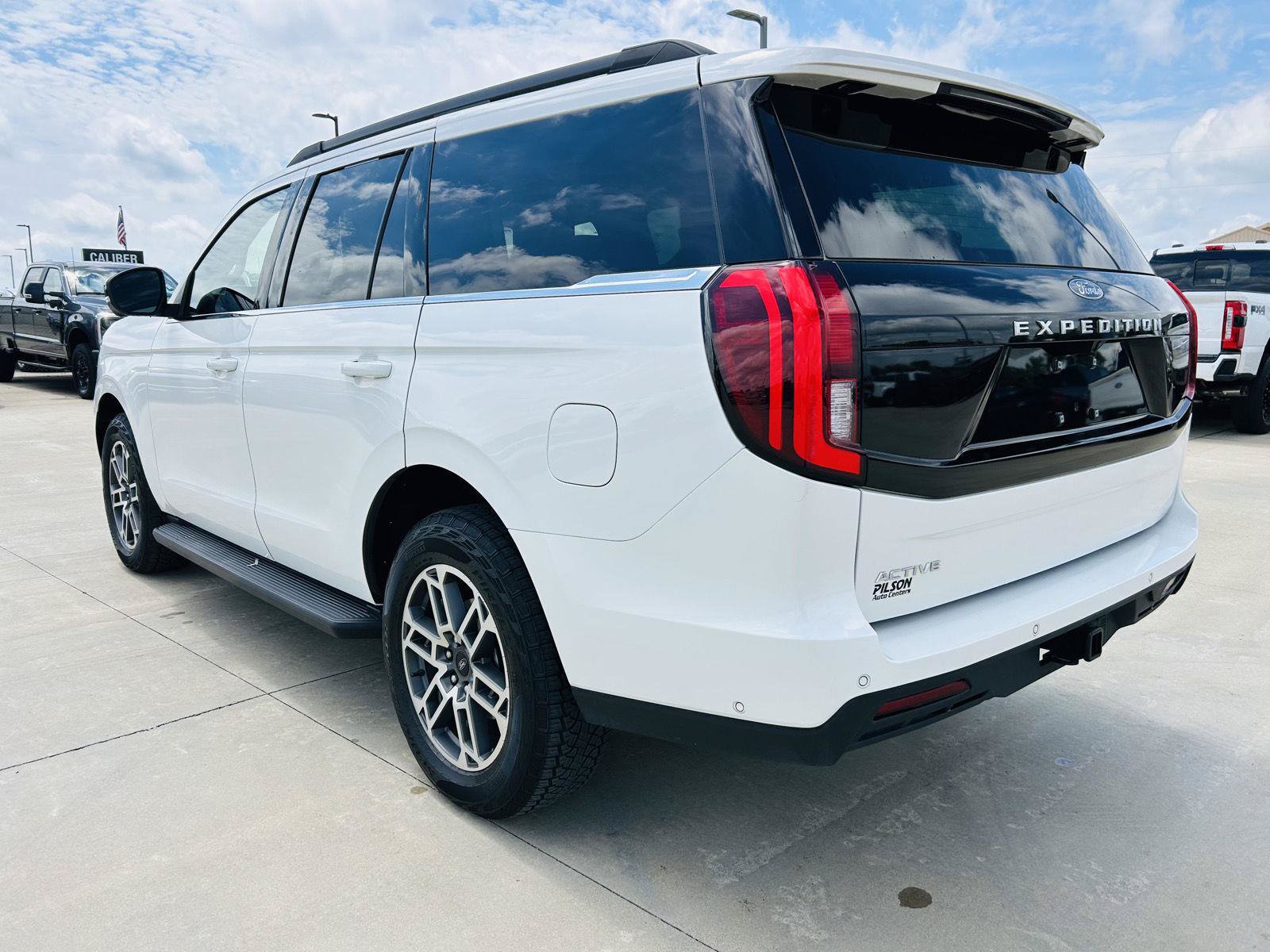 Used 2025 Ford Expedition Active AWD/4WD image 47