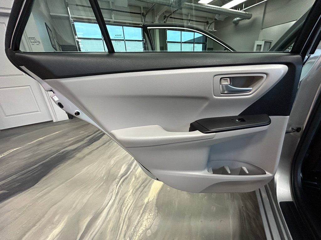 Used 2015 Toyota Camry SE FWD image 45