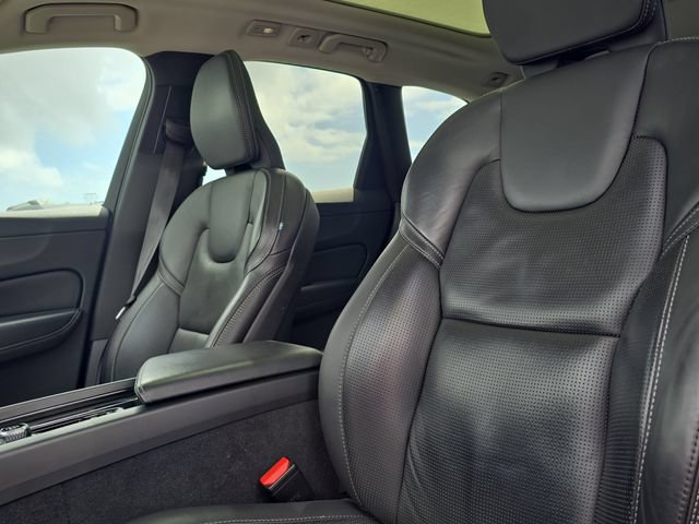 Used 2022 Volvo XC60 B5 Inscription FWD image 17