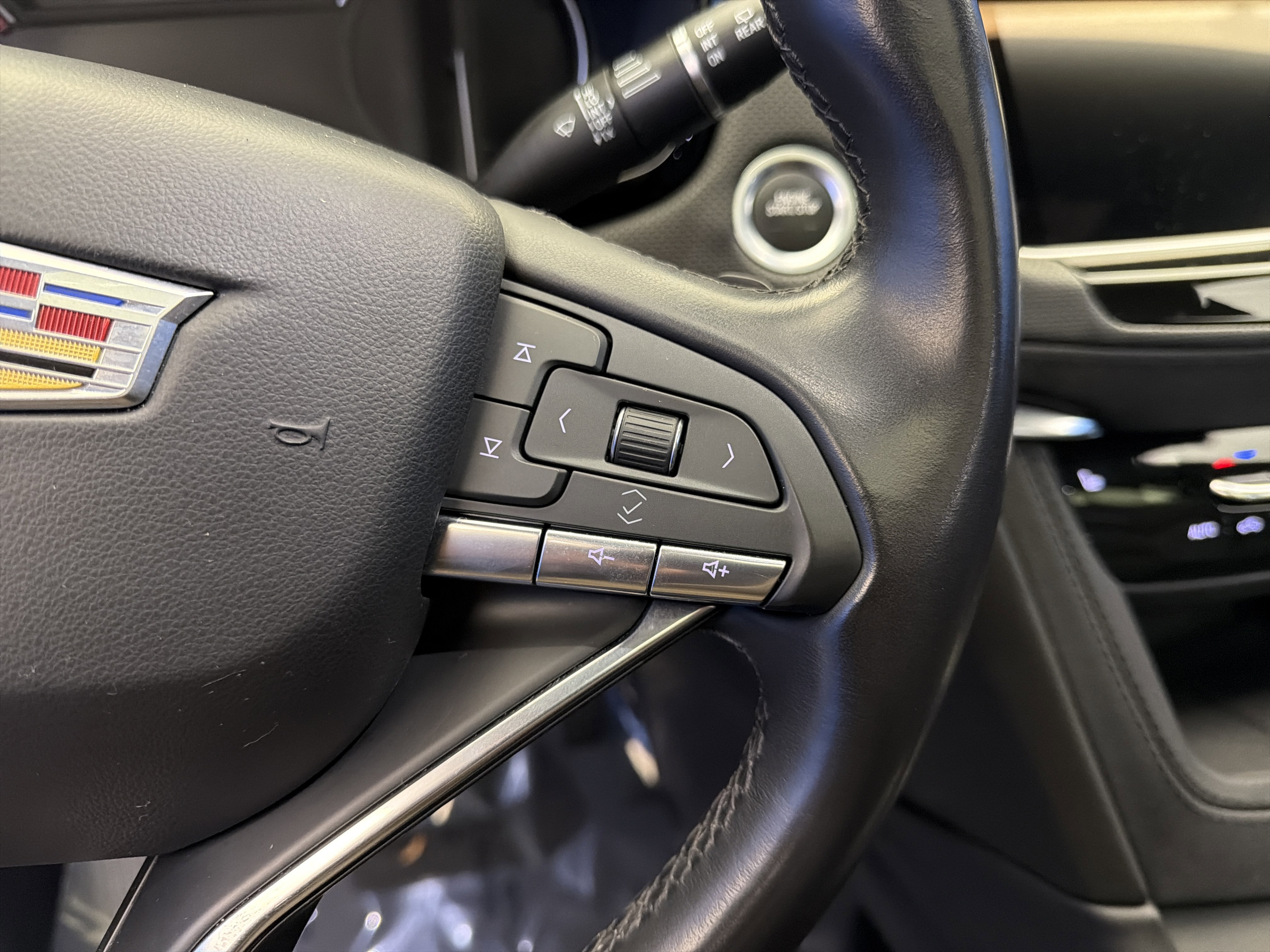 Used 2023 Cadillac XT6 Luxury image 17