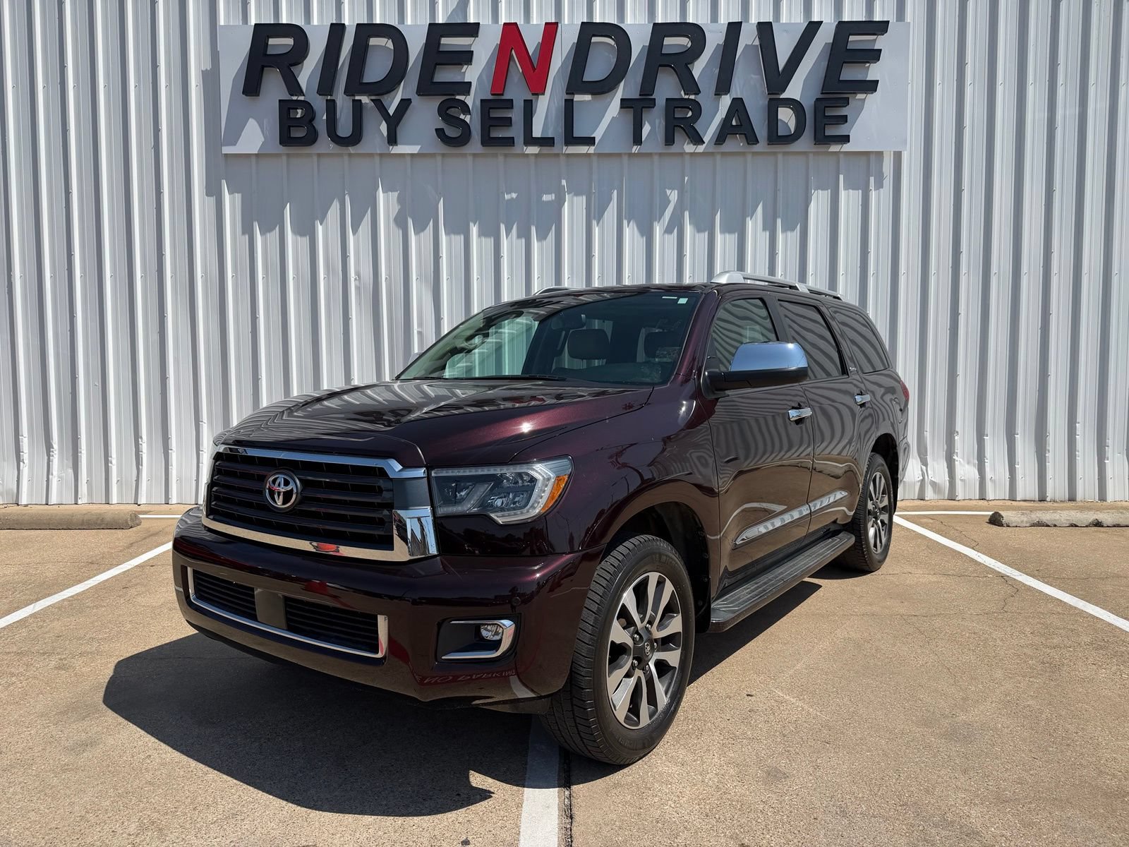 Used 2018 Toyota Sequoia Limited w/ Safety & Convenience Package RWD image 1
