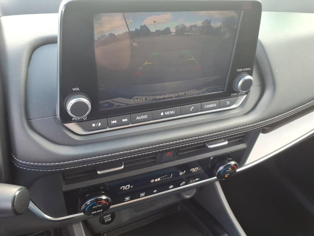 Used 2024 Nissan Rogue SV image 40