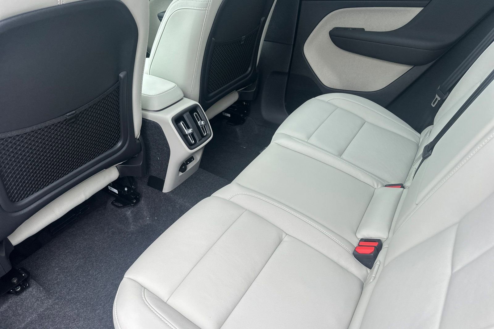 New 2026 Volvo XC40 B5 Plus w/ Protection Package Premier AWD/4WD image 12