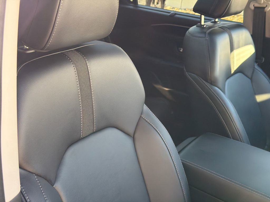 Used 2023 Honda Pilot Touring image 11