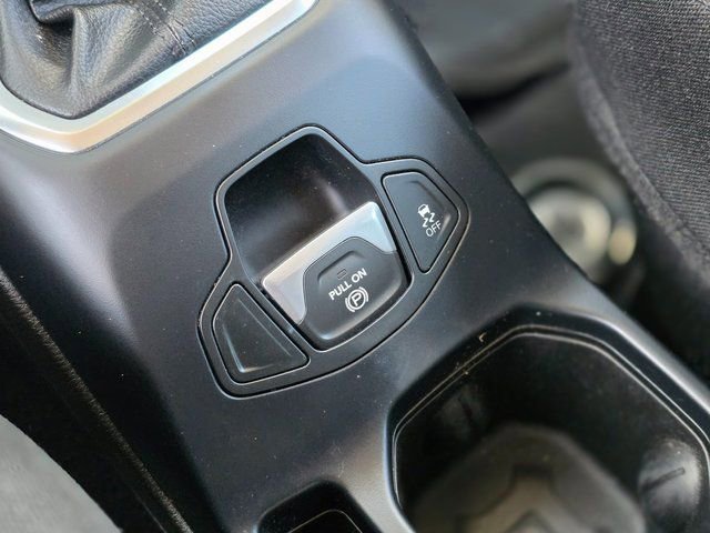 Used 2021 Jeep Renegade Sport image 32