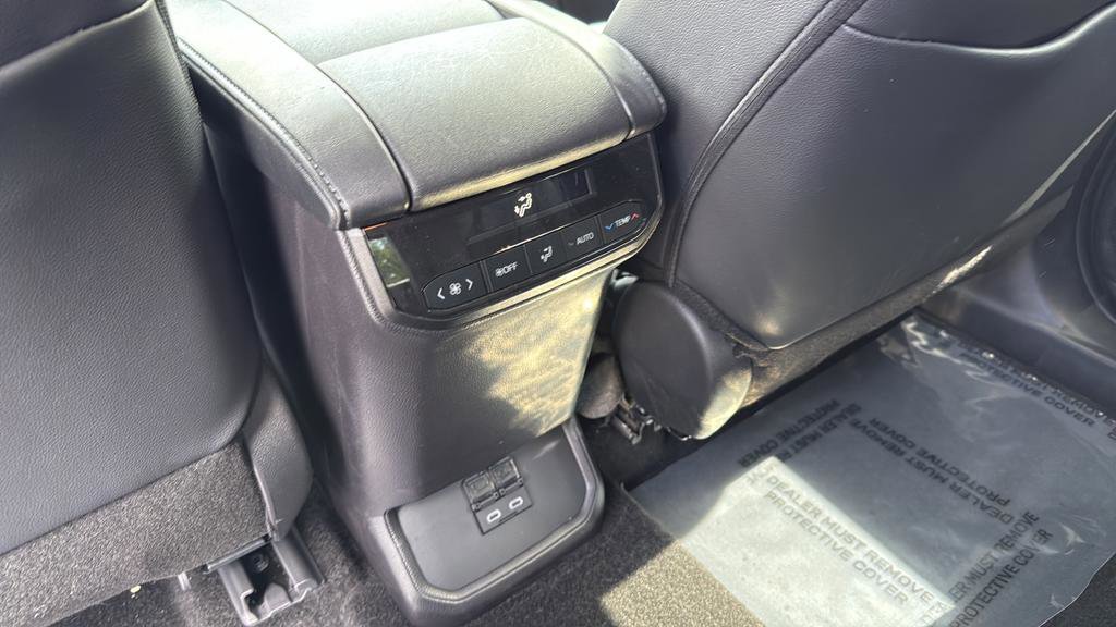 Used 2024 Toyota Highlander XLE AWD/4WD image 17