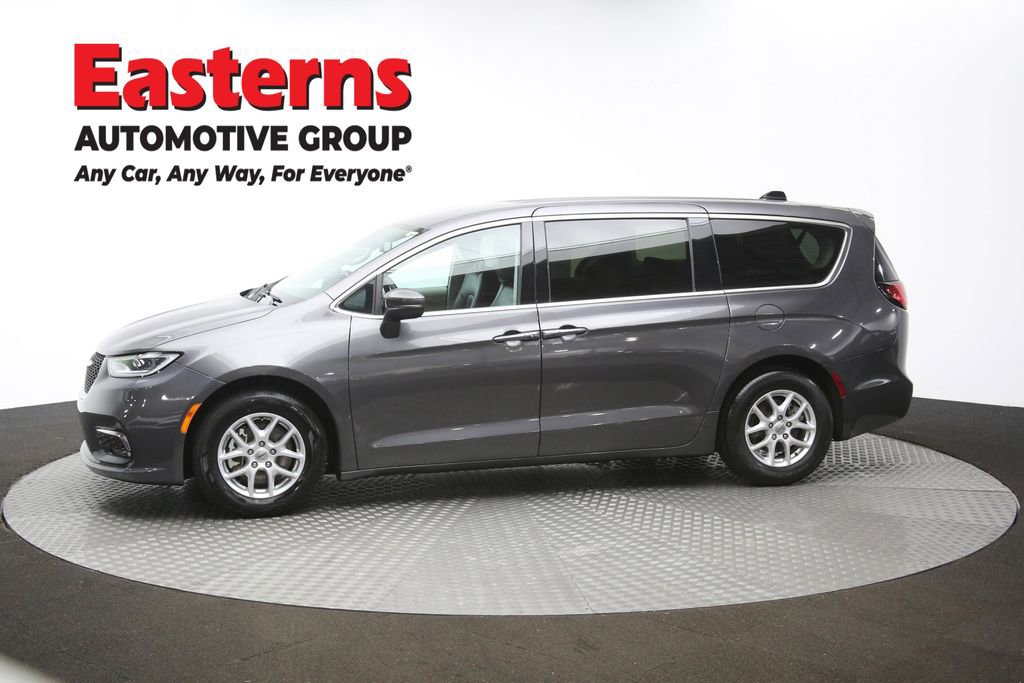 Used 2023 Chrysler Pacifica Touring-L FWD image 61
