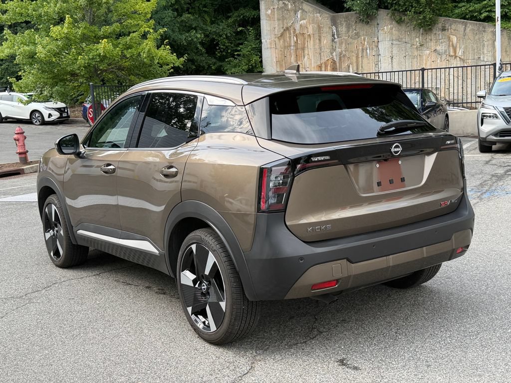 Used 2025 Nissan Kicks SR w/ SR Premium Package AWD/4WD image 4