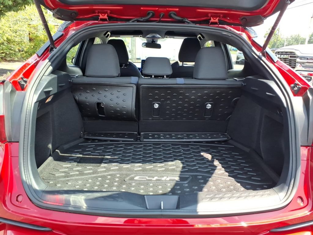Used 2020 Toyota C-HR XLE FWD image 17