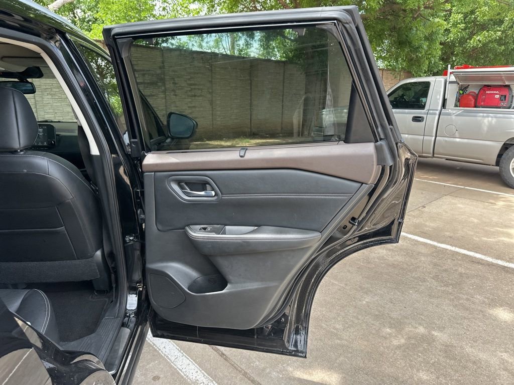 Used 2023 Nissan Rogue SL w/ SL Premium Package FWD image 17