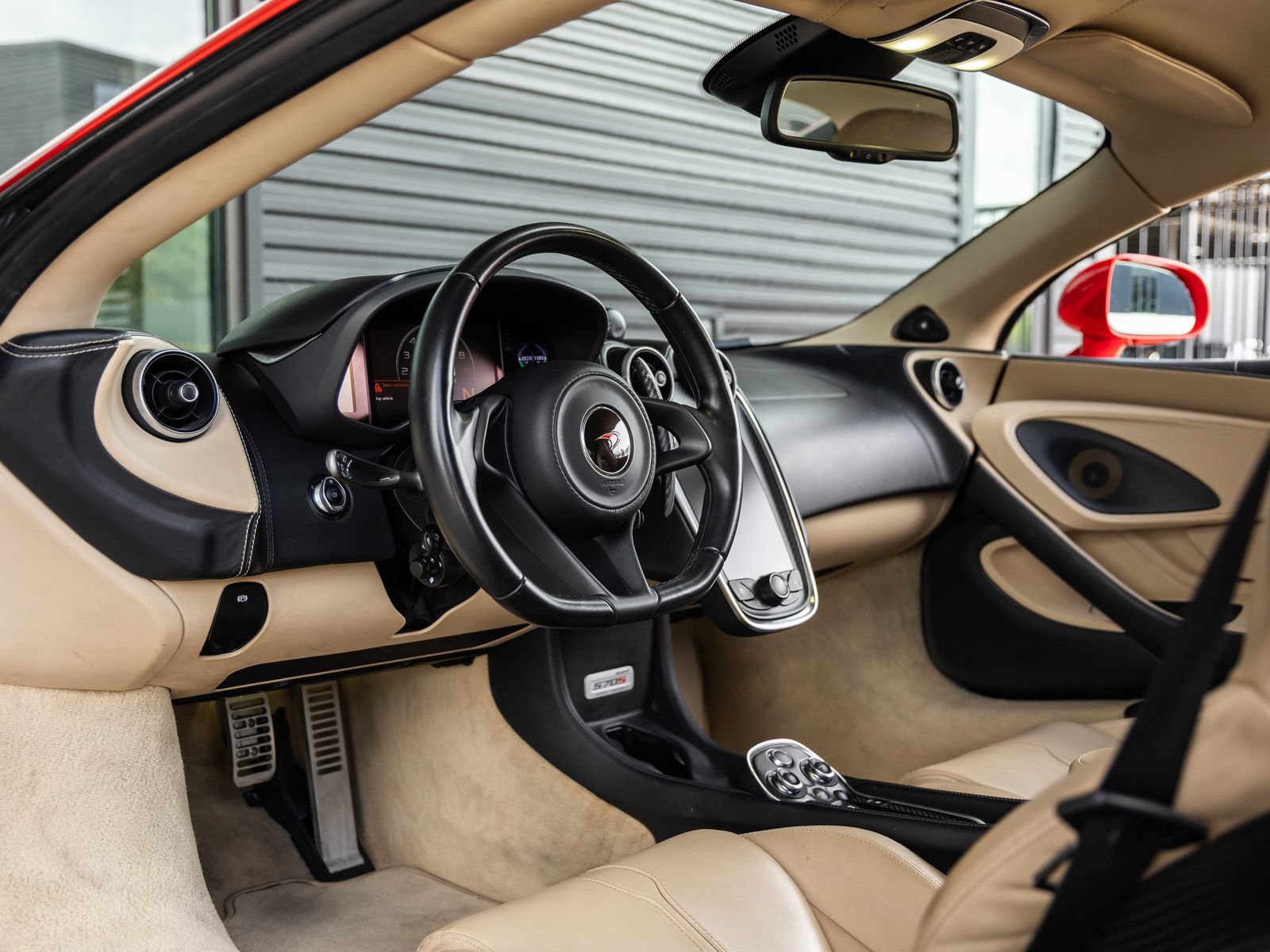 Used 2016 McLaren 570S Coupe RWD image 38