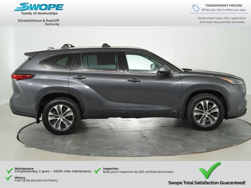 Used 2021 Toyota Highlander XLE AWD/4WD image 2