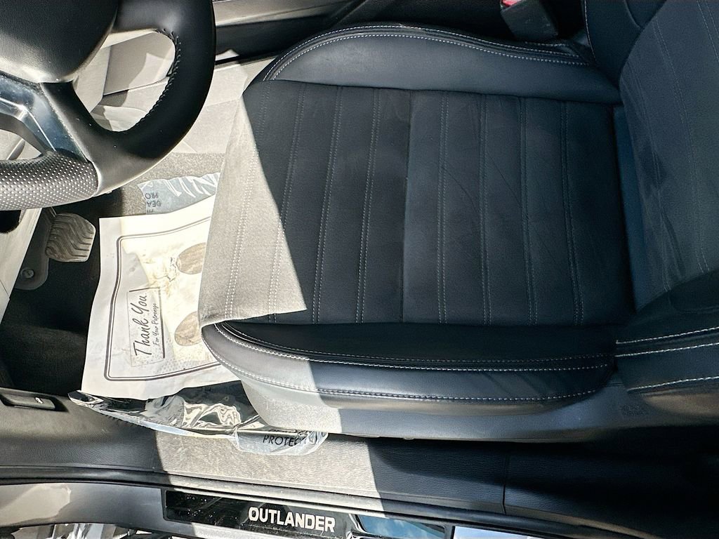 Used 2024 Mitsubishi Outlander SE Black Edition image 19