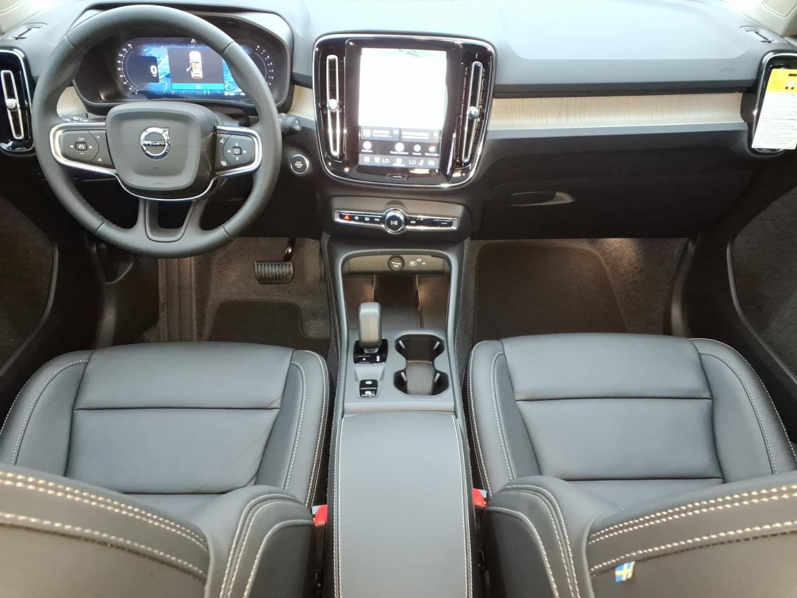 New 2026 Volvo XC40 B5 Core w/ Climate Package AWD/4WD image 12