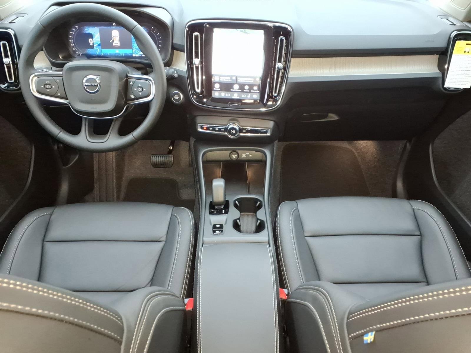 New 2026 Volvo XC40 B5 Core w/ Climate Package AWD/4WD image 12
