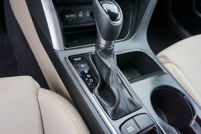 Used 2015 Hyundai Sonata SE w/ Winter Package FWD image 12