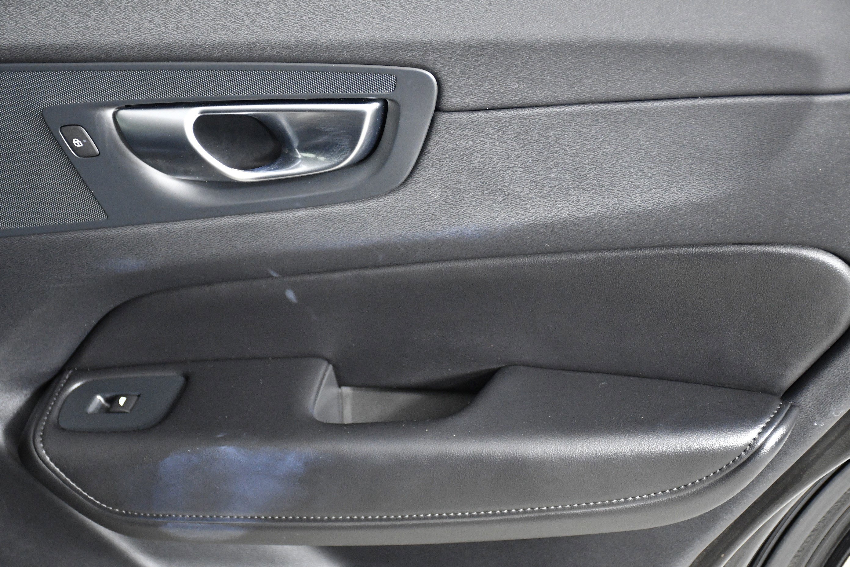 Used 2024 Volvo XC60 B5 Plus image 26