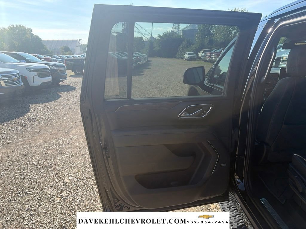Used 2024 Chevrolet Suburban Z71 w/ Luxury Package AWD/4WD image 21
