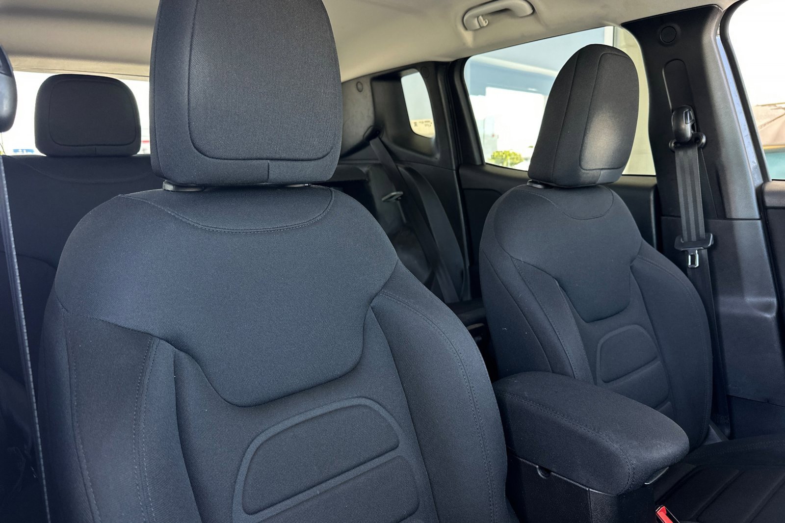 Used 2021 Jeep Renegade Latitude w/ Convenience Group image 16