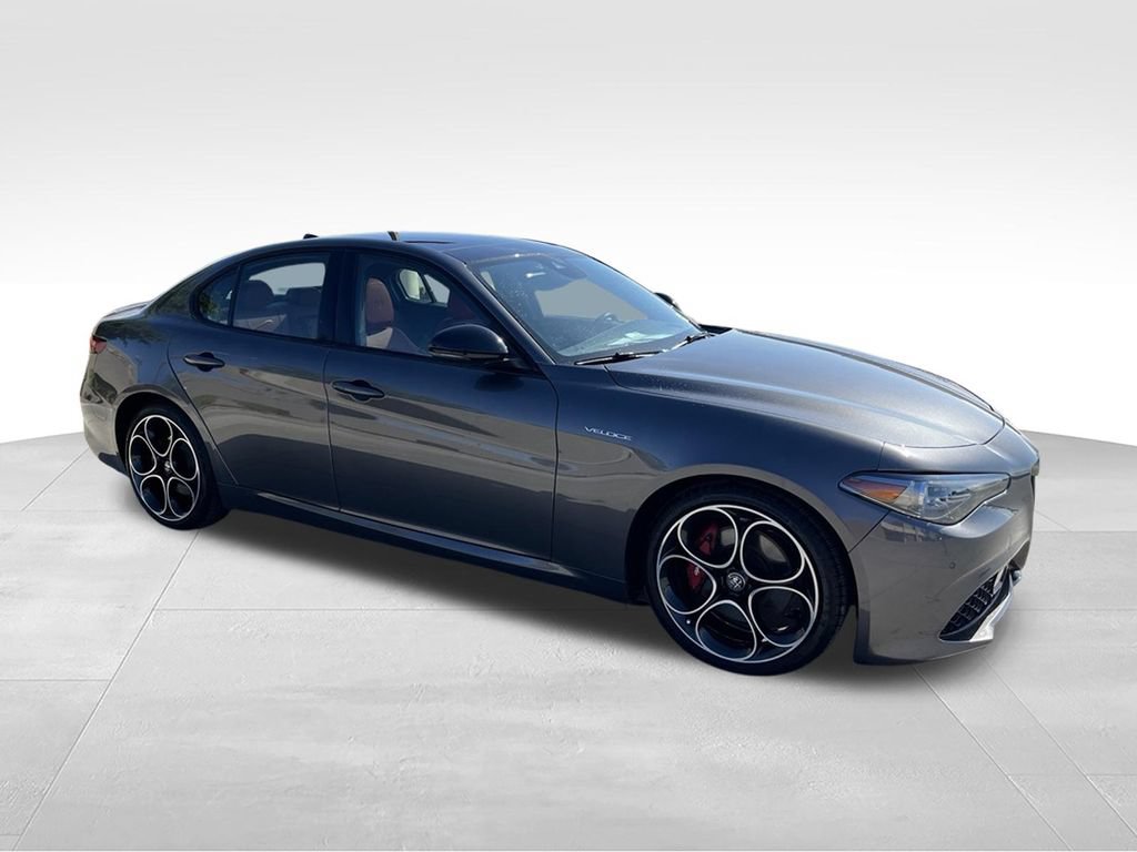 Used 2023 Alfa Romeo Giulia Veloce RWD image 5