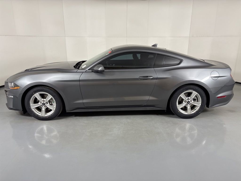 Used 2022 Ford Mustang Coupe image 5