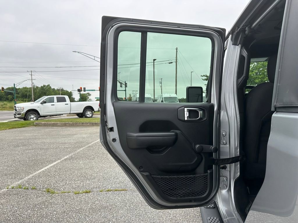 Used 2021 Jeep Gladiator Sport w/ Trailer Tow Package image 17