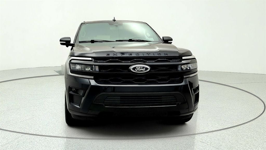 Used 2023 Ford Expedition Max Limited AWD/4WD image 2