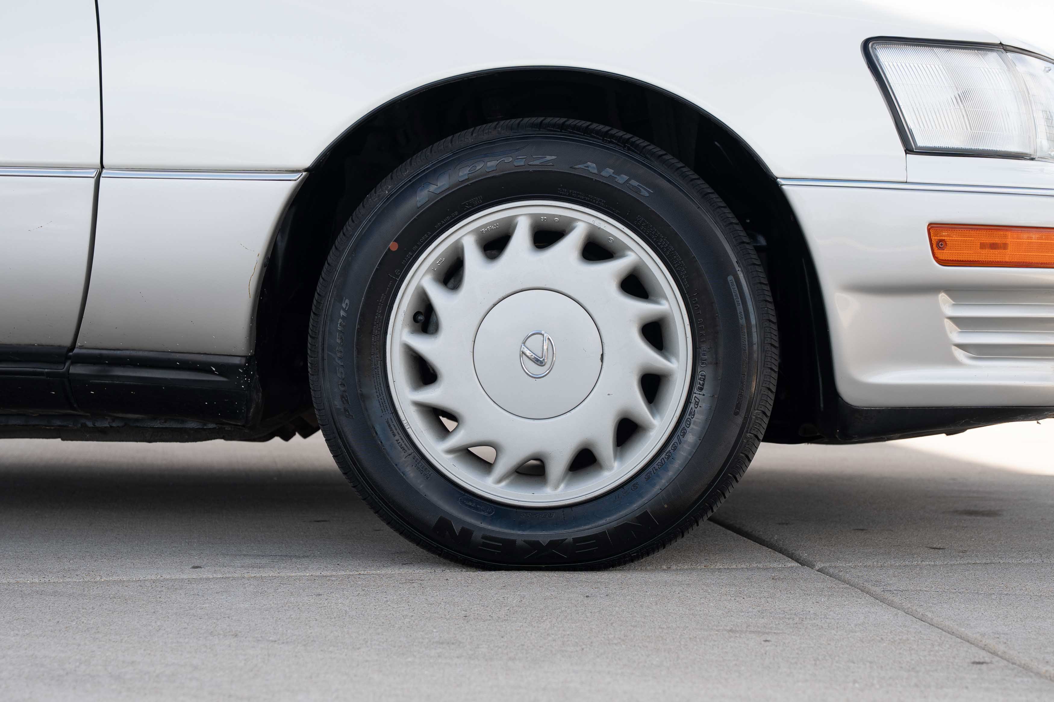 Used 1992 Lexus LS 400 RWD image 28
