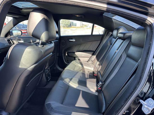 Used 2017 Dodge Charger SXT w/ Plus Group RWD image 9