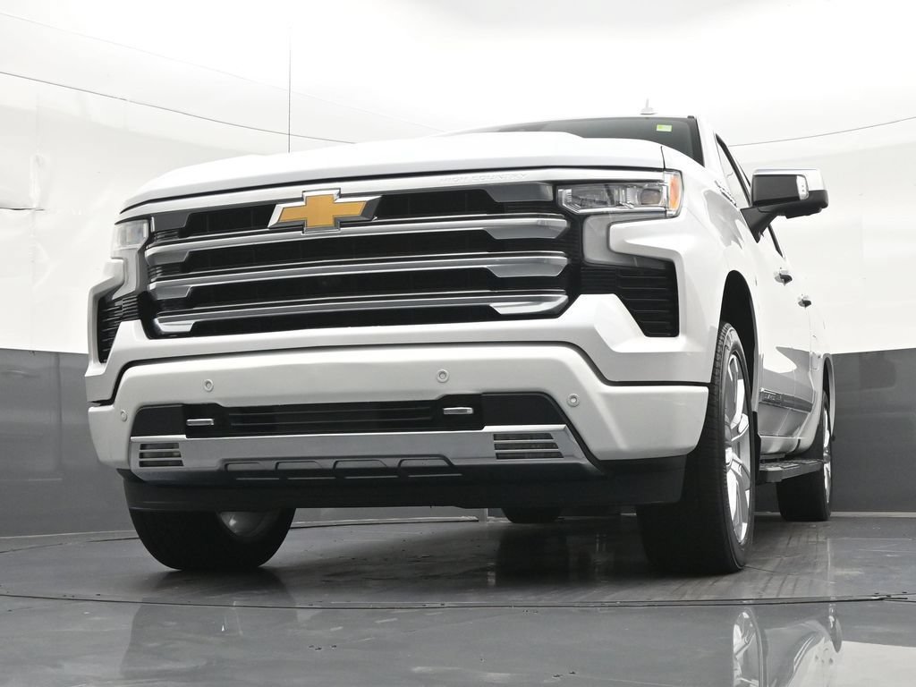 Used 2024 Chevrolet Silverado 1500 High Country w/ High Country Premium Package AWD/4WD image 31