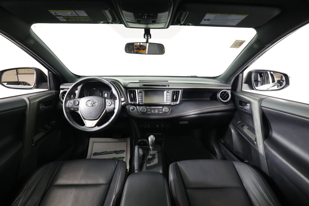 Used 2016 Toyota RAV4 SE image 28