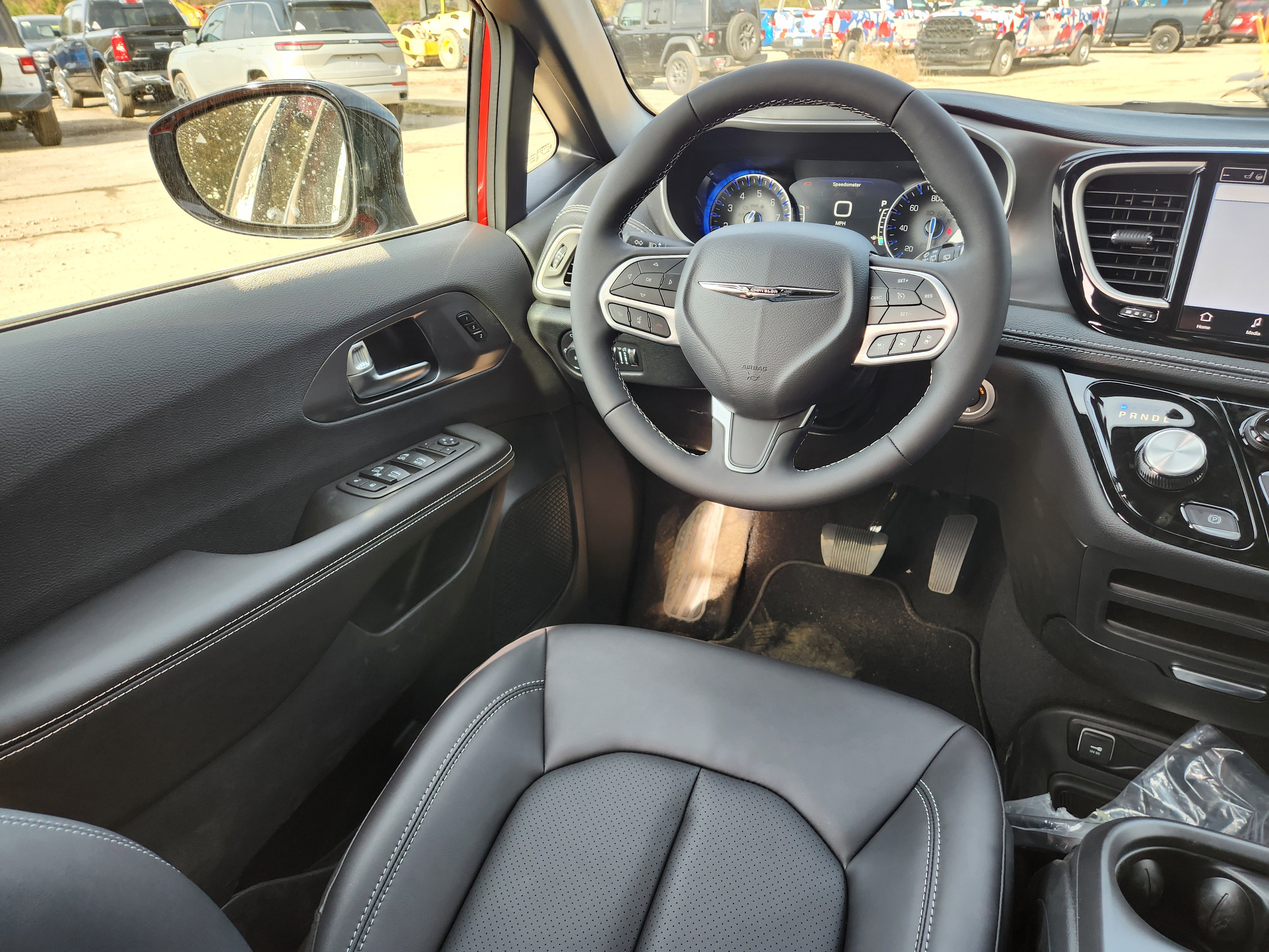 New 2026 Chrysler Pacifica Select FWD image 19