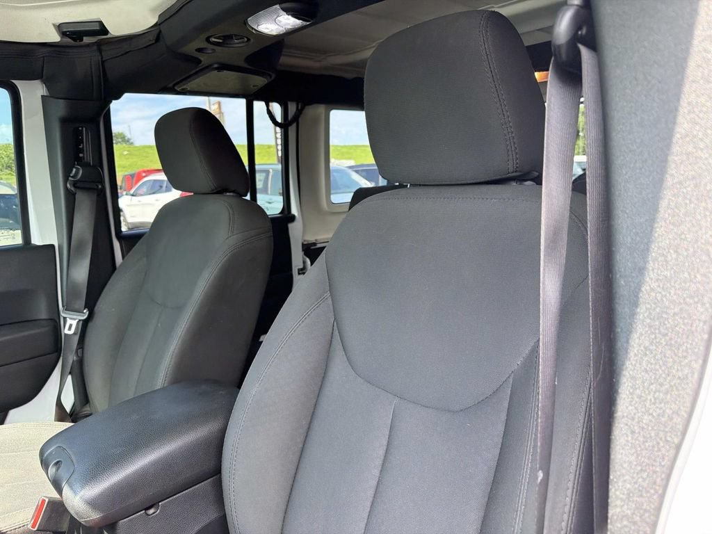 Used 2018 Jeep Wrangler Unlimited Sport S AWD/4WD image 21