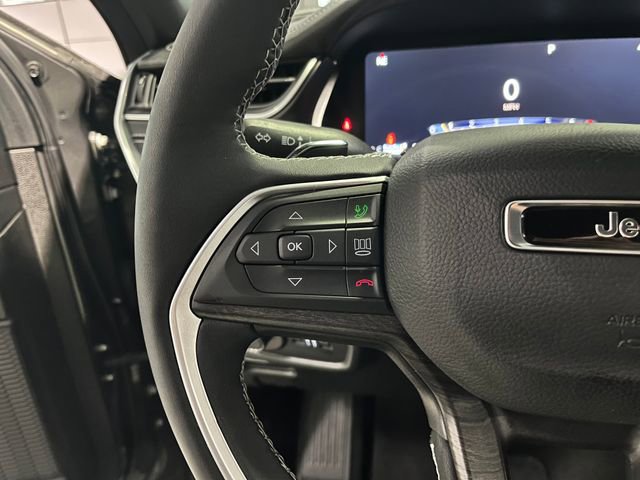 Used 2025 Jeep Grand Cherokee L Limited image 18