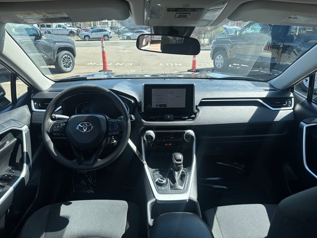Used 2025 Toyota RAV4 LE AWD/4WD image 11