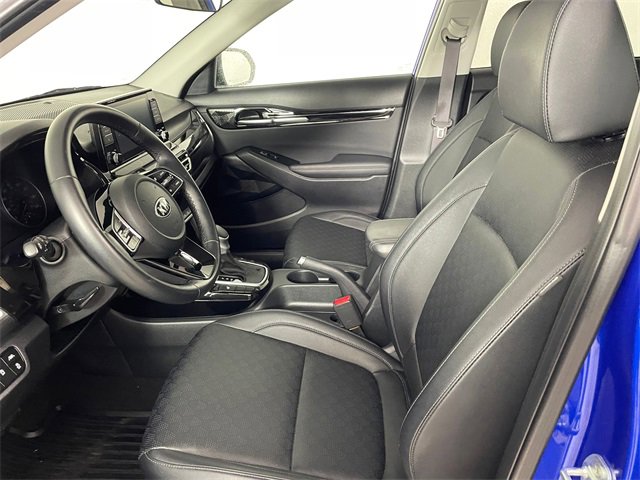 Used 2021 Kia Seltos EX image 2