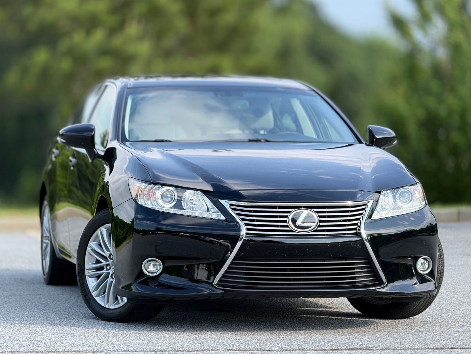 Used 2014 Lexus ES 350 w/ Luxury Package FWD image 4